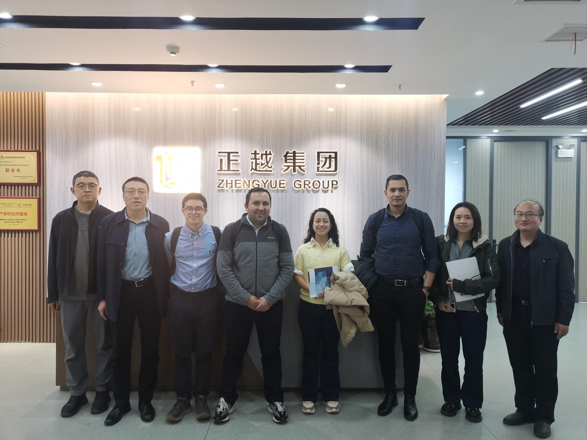 哥倫比亞MILPA公司來(lái)正越考察交流